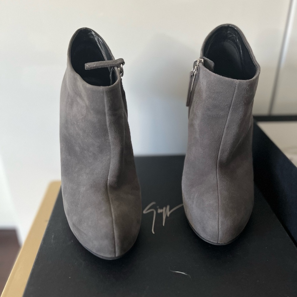 GIUSEPPE ZANOTTI Hidden-platform Booties In Gray Suede.